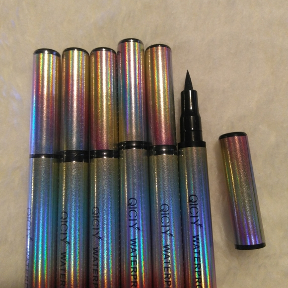 Eyeliners - Picture 3 of 6